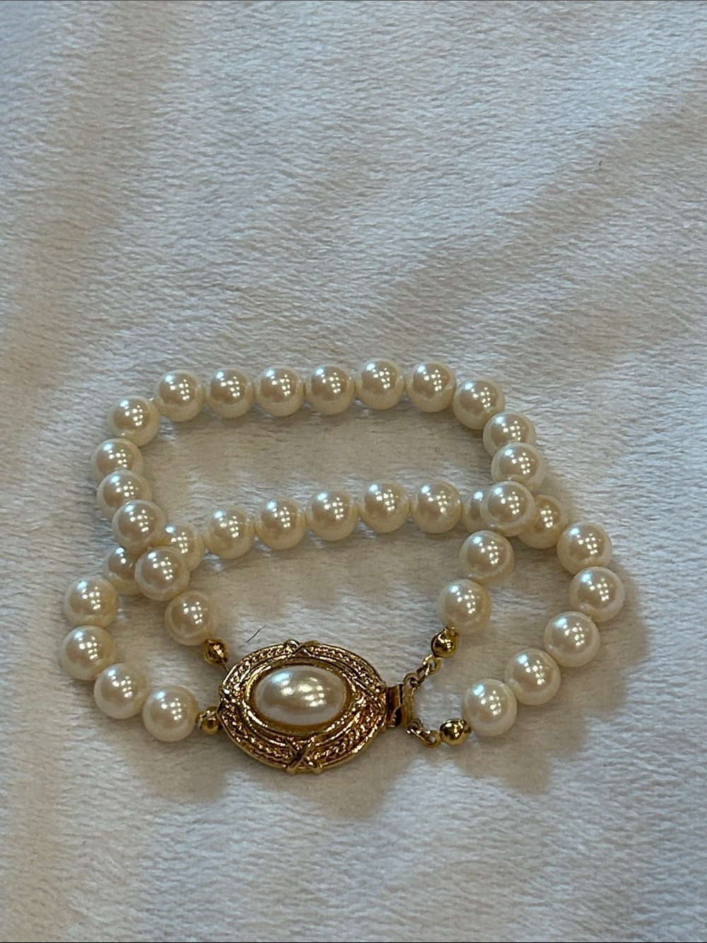 Vintage White Pearl Double-Strand Bracelet with Gold-Tone Clasp costume jewelry